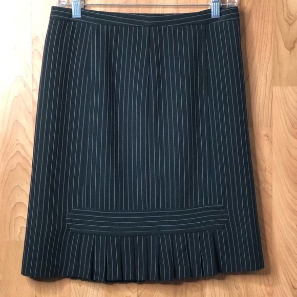 Max Studio size 6 Black/White Pin Striped Skirt - Picture 1 of 7